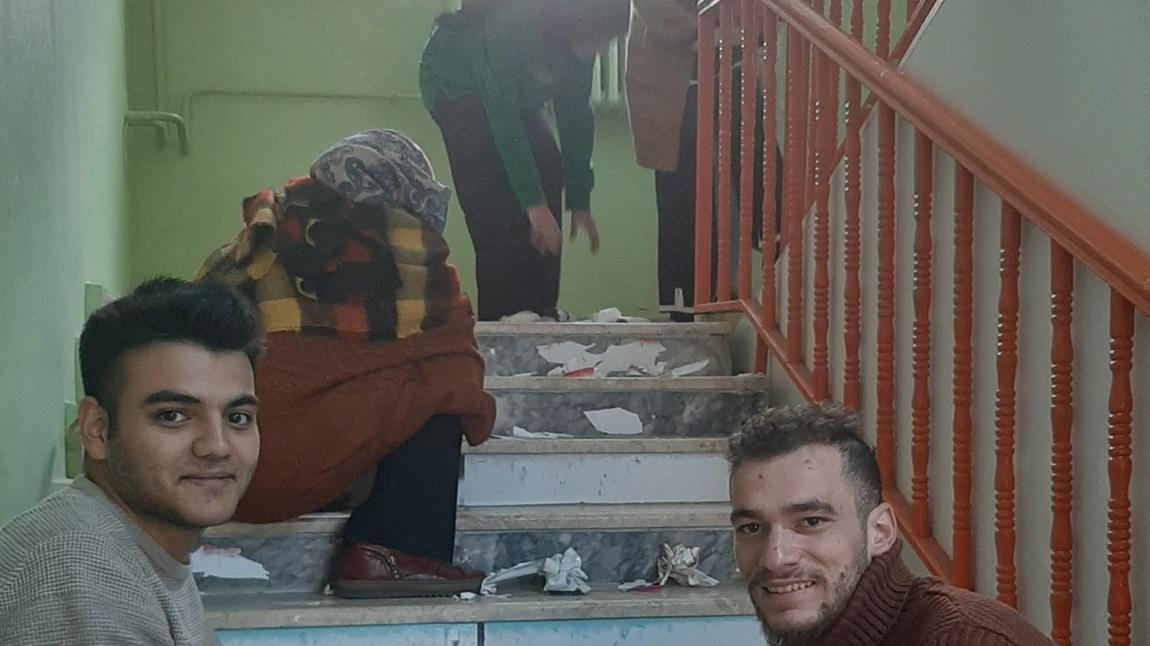 Merdiven Arası Yazılar