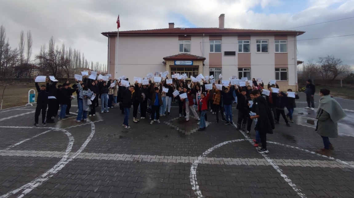 TÜM ÖĞRETMEN,ÖĞRENCİ VE VELİLERİMİZE İYİ TATİLLER DİLİYORUZ..