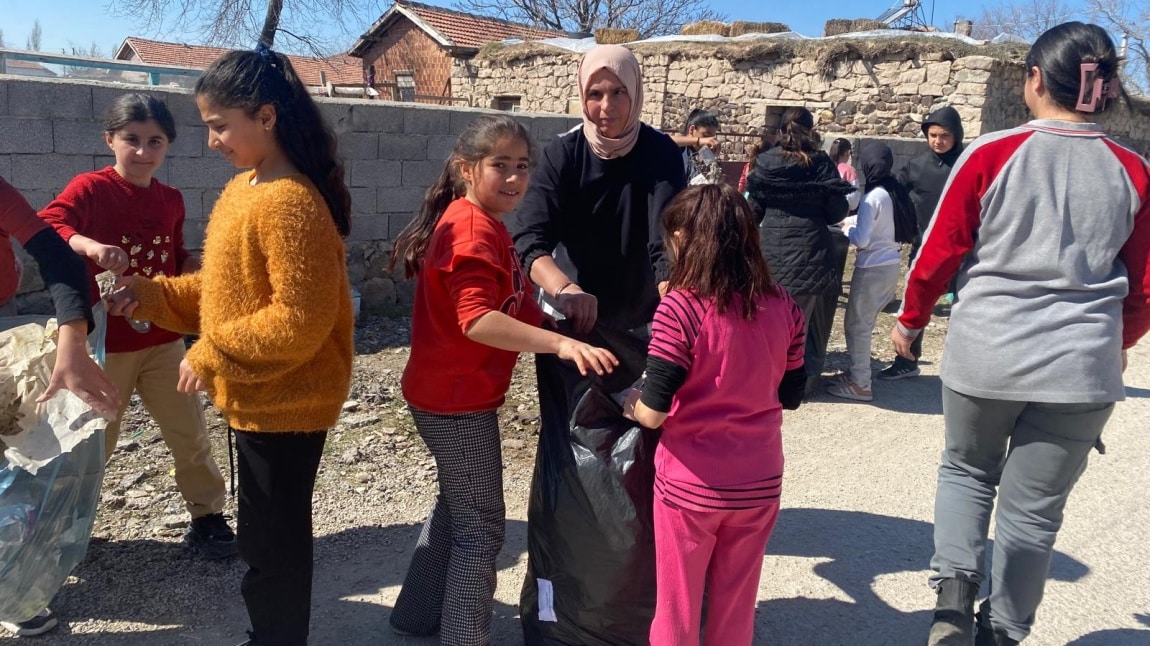 Çevre Koruma ve Twmizlik Kulübü Toplum Hizmeti Çalışması