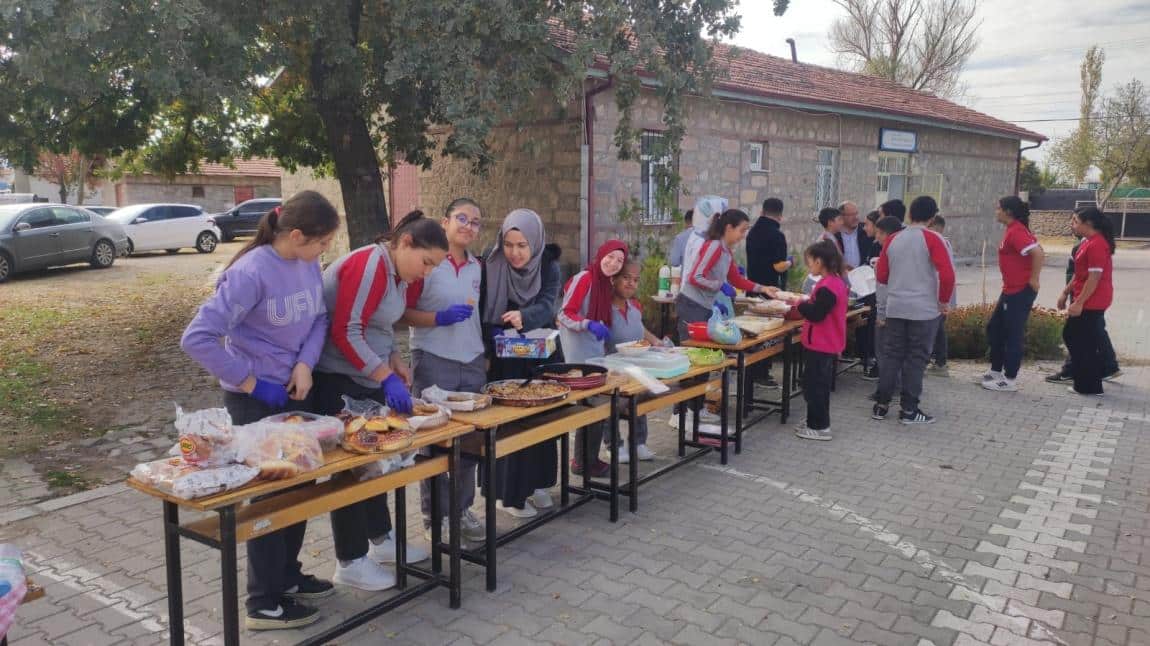 Okulumuzda Gazze'ye Destek İçin Kermes Düzenlendi